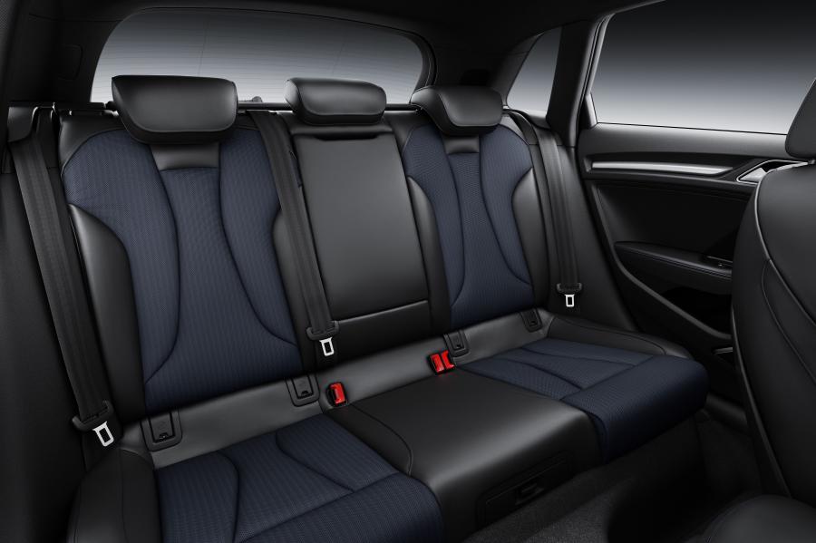 Интерьер Audi A3 Sportback g-tron (8V) 2016 года  (WW) (фото 11 из 20)